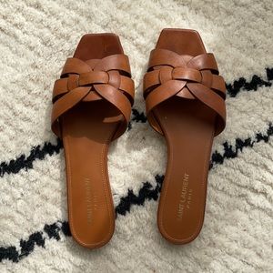 Really good condition ysl tribute flats. Leather